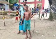 পায়ে শিকল বাঁধা শিশু রিফাতের জীবন: চিকিৎসার অভাবে অসহায় পরিবার