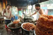 দেশের ১৩ জেলায় তাপপ্রবাহ, আরও চার দিন ভ্যাপসা গরম