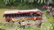 যাত্রীবাহী বাস-ট্রাক সংঘর্ষে নিহত ৫, হামে আরও ১৩ মৃত্যু