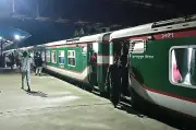 ঈদযাত্রার প্রথম দিন বিজয় এক্সপ্রেস ছাড়ল সোয়া তিন ঘণ্টা দেরিতে