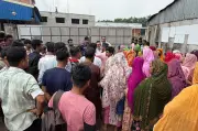 ঈদ বোনাস ও বকেয়া বেতনের দাবিতে গাজীপুরে শ্রমিক বিক্ষোভ