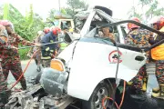 ফরিদপুরে বাস-অ্যাম্বুলেন্স সংঘর্ষে একই পরিবারের ৪ জনসহ নিহত ৫