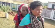 ৯০ বছরের শাশুড়িকে পিঠে নিয়ে পেনশনের জন্য ৯ কিমি হাঁটা