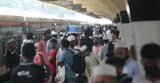 মুখর কমলাপুর: প্রিয়জনদের কাছে ফিরছে নগরবাসী