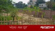 রাজশাহীতে বিএনপি নেতার ভাইয়ের জমি দখলের চেষ্টা, বেড়া দিয়ে ঘিরলেন