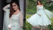 প্যাস্টেল মিন্ট আনারকলিতে কেয়া পায়েলের পুতুল-পুতুল লুক