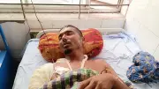 সুন্দরবনে বাঘের আক্রমণ থেকে ফিরে এসে হাসপাতালে চিকিৎসাধীন মৌয়াল