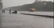 পদ্মা সেতুতে ঝোড়ো আবহাওয়ায় যান চলাচল সীমিত, টোল আদায় কমেছে