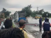 মানিকগঞ্জে তরল অক্সিজেনবাহী লড়ির সঙ্গে বাসের সংঘর্ষে অগ্নিকাণ্ড