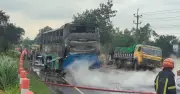 মানিকগঞ্জে অক্সিজেনবাহী লরি ও বাসের সংঘর্ষে আগুন, আহত কয়েকজন