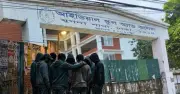 মুগদায় কিশোর গ্যাং লিডারের চাপাতি হামলা, প্রধান শিক্ষকসহ ৩ জনের বিরুদ্ধে মামলা