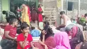 ভারত সীমান্তে বাংলাদেশিদের ভীড়, বেতনের দাবিতে সড়ক অবরোধ