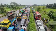 যমুনা সেতু এলাকায় ২৫ কিমি যানজট, দুর্ভোগে ঘরমুখী মানুষ