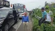 ভিআইপিও যানজটে আটকে ক্ষুব্ধ এমপি; নাইজেরীয় ফুটবলারের রহস্যজনক মৃত্যু