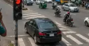 এআই ক্যামেরায় ঢাকায় ট্রাফিক শৃঙ্খলা ফিরছে, চালকরা মানছেন সিগন্যাল