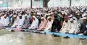 কিশোরগঞ্জে শোলাকিয়ায় ঝুম বৃষ্টিতে ১৯৯তম ঈদের জামাত অনুষ্ঠিত
