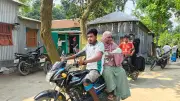 সিরাজগঞ্জের চরে নৌকা ও মোটরসাইকেলে প্রসব, ঝুঁকিতে মা-শিশু