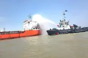 চট্টগ্রাম বন্দরে পাম তেলবাহী ট্যাংকারে অগ্নিকাণ্ড, ৪ ঘণ্টা পর নিয়ন্ত্রণে