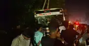 ঈদের দিন কর্ণফুলীতে বাস-লেগুনা সংঘর্ষে নিহত ৩, আহত ৭