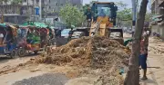 ঈদের পর রাজধানীর পশুর হাটে বর্জ্য অপসারণে পুরোদমে কাজ শুরু ডিএসসিসির