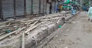 ধোলাইখাল হাটের বাঁশ-খুঁটি সরছে না, দুর্ভোগে পথচারীরা