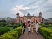 ঈদের দ্বিতীয় দিনে লালবাগ কেল্লায় দর্শনার্থীদের ভিড়