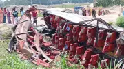 টাঙ্গাইলে বাস খাদে, আহত ১৫; ভারতীয় হাইকমিশনে জিয়ার ভাষণ স্মরণ