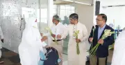 হজ শেষে দেশে ফিরছেন যাত্রীরা, ফুল ও জমজম পানি দিয়ে বরণ