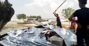 চিলমারীতে অবৈধ বালু উত্তোলনের প্রতিবাদে মানববন্ধন ও টোল ঘর ভাঙচুর