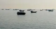হরমুজ প্রণালিতে আটকে পড়া ১৩ ভারতীয় জাহাজ ফেরাতে জরুরি অভিযান