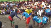 মাদারীপুরে বিলপদ্মার চরে ঐতিহ্যবাহী কাবাডি খেলা
