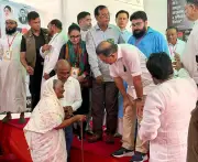 বয়সের ভারে নুয়ে পড়া নূরজাহানের সঙ্গে প্রধানমন্ত্রী তারেক রহমানের সাক্ষাৎ