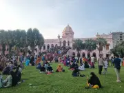ঈদুল আজহার তৃতীয় দিনে আহসান মঞ্জিলে দর্শনার্থীদের ভিড়