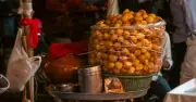 পশ্চিমবঙ্গে ফুচকাগ্রাম: ১০ রুপিতে ১২ ফুচকা, ১০০ স্বাদের বৈচিত্র্য