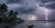 উপকূলীয় তিন জেলায় ঝোড়ো বৃষ্টির সম্ভাবনা, নদীবন্দরে ১ নম্বর সতর্ক সংকেত