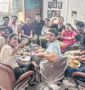 কর্মীদের জন্য বাধ্যতামূলক এক ঘণ্টার পিকনিক কাব্য কর্ণাটকের অফিসে