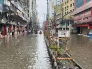 ঢাকায় বৃষ্টিতে তলিয়ে গেছে সড়ক, আরও ভারী বৃষ্টির পূর্বাভাস