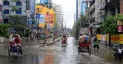 রাতভর বৃষ্টিতে রাজধানীর সড়কে জলাবদ্ধতা, দুর্ভোগে নগরবাসী