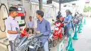 জ্বালানি তেলের সংকট কাটছে, ফিলিং স্টেশনে ভিড় কমেছে