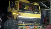 বেপরোয়া ট্রাকের ধাক্কায় ২০ পথচারী আহত, চালক নিহত