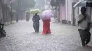৩২ জেলায় অতিভারী বর্ষণের আশঙ্কা, রাজধানীতে ঝুম বৃষ্টি