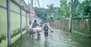 রংপুরে টানা বৃষ্টিতে জলাবদ্ধতায় ৫ হাজার পরিবার দুর্ভোগ