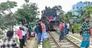 জামালপুরে জলাবদ্ধতা নিরসনে রেলপথ অবরোধ, ৪০ মিনিট পর ছাড়ল ট্রেন