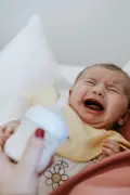 শিশুর গলায় খাবার আটকালে করণীয়: জরুরি পদক্ষেপ