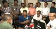 খাতুনগঞ্জে ব্যাংকে টাকা না পেয়ে আমানতকারীদের বিক্ষোভ