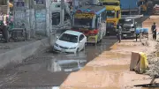 ভারী বৃষ্টিতে রাজধানীর সড়কে জলাবদ্ধতা ও যানজট