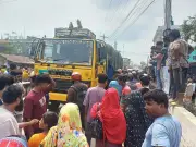 নাটোরে ট্রাকচাপায় তরুণ নিহত, মা ঘটনাস্থলে অচেতন