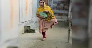 এক পায়ে লাফিয়ে কলেজে মেঘলা, দারিদ্র্য বড় বাধা