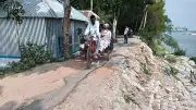 গড়াই নদের ভাঙনে রাজবাড়ীতে সড়ক সংকট, ঝুঁকিতে অর্ধশত পরিবার