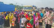 বেতন বকেয়া: রূপগঞ্জে ঢাকা-সিলেট মহাসড়ক অবরোধ, চরম যানজট